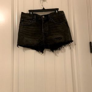 Black distressed Levi 501 cutoff shorts. Sz 26